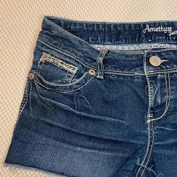 ✨Amethyst 9 low rise mini jeanShorts VTG Embroidered contrast stitch DenimY2K - Picture 4 of 8